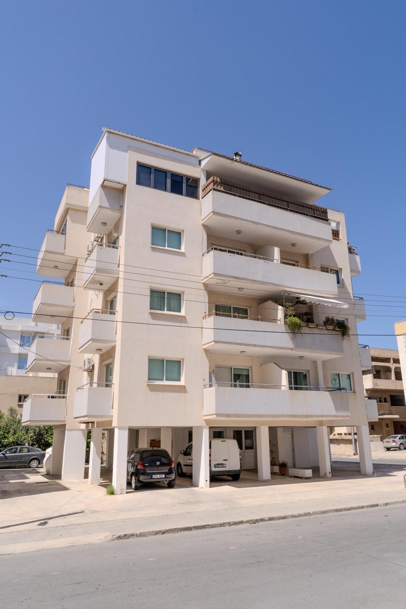 Helios Mackenzie One Bedroom Flat ラルナカ エクステリア 写真