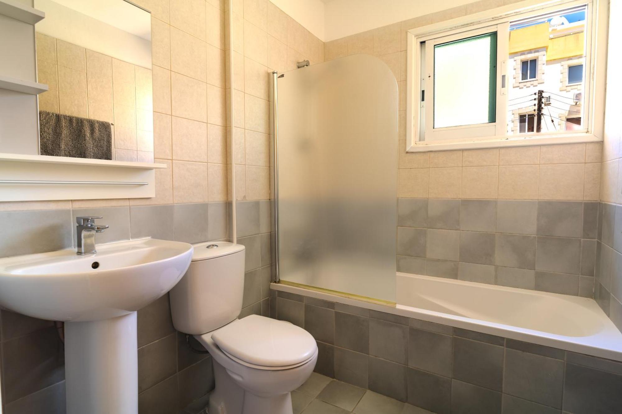 Helios Mackenzie One Bedroom Flat ラルナカ エクステリア 写真