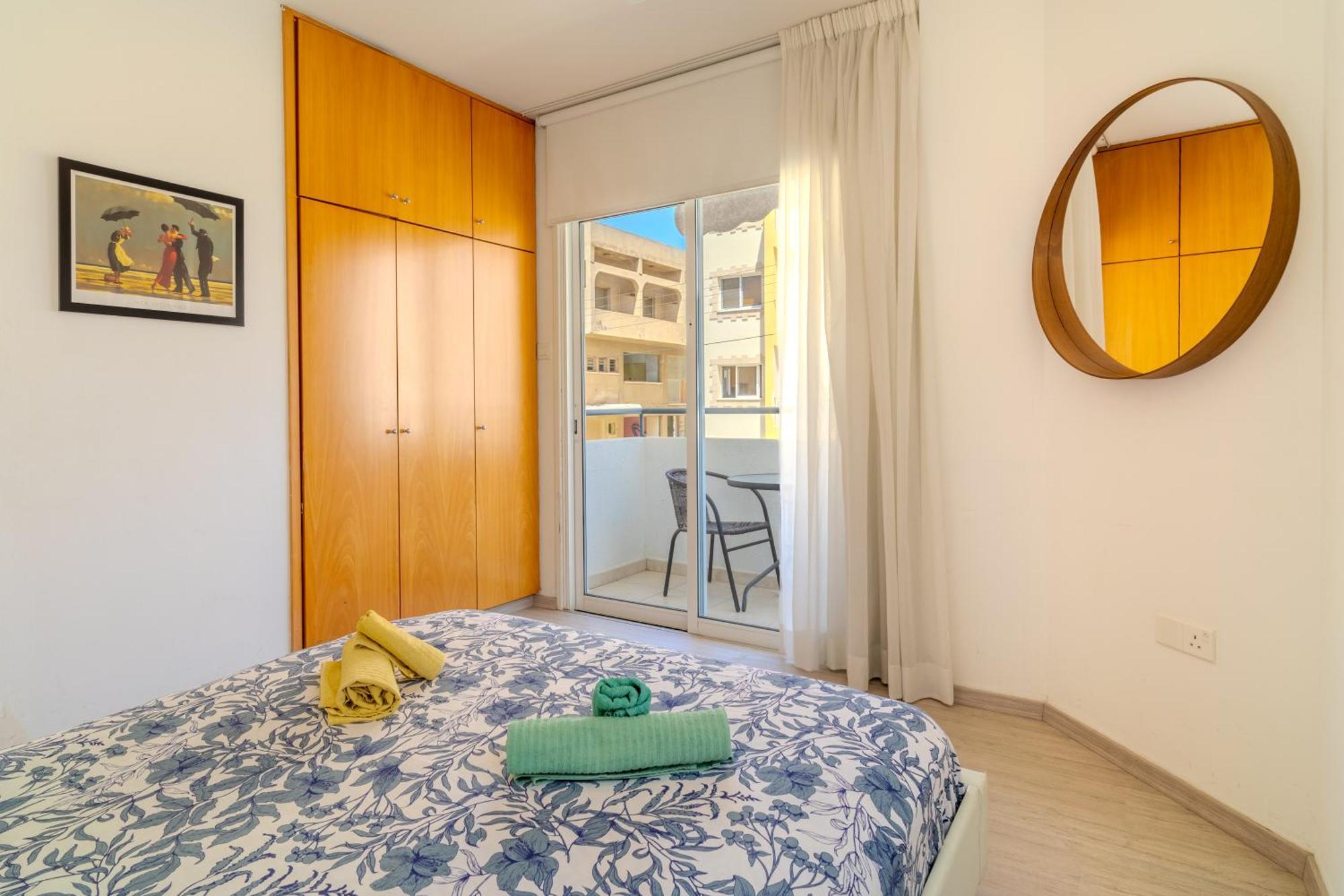 Helios Mackenzie One Bedroom Flat ラルナカ エクステリア 写真